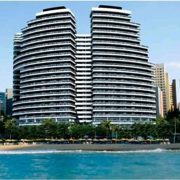 Condomínio na Beira Mar com piscinas incríveis e garagem, hotelli kohteessa Fortaleza