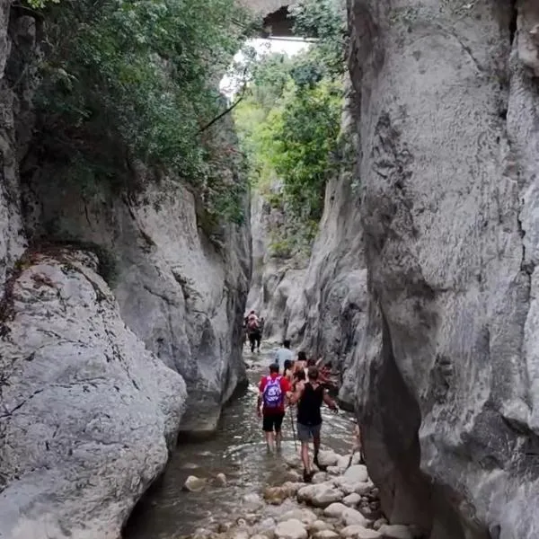 ΠΕΤΡΑΣΤΕΡΟ Canyon Retreat-Agrafa, hotel a Vérnikon