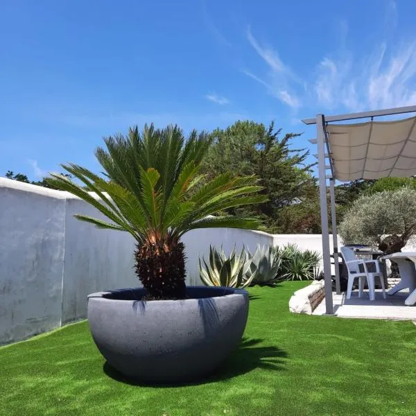 Villa de plain pied à 50 mètres de la plage, hotel v destinaci Le Bois-Plage-en-Ré