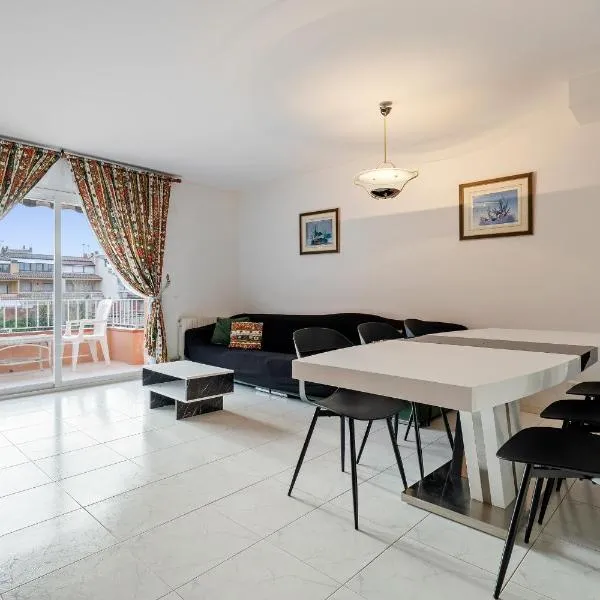 Hauzify I Casa Arboç, hotel in Platja d'Aro