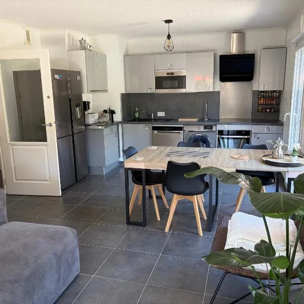 Appartement 65m2 avec Piscine et Rez de jardin 80m2, hotel en Fréjus