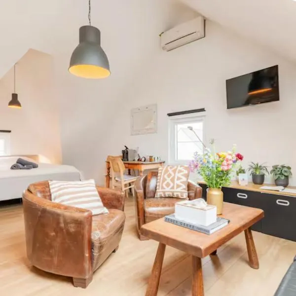 BnB The Attic - Spacious air-conditioned attic room、マルデゲムのホテル