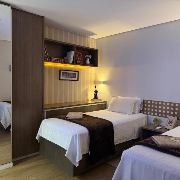 Apartamento Premium - 2 Camas de Solteiro OU 1 Cama de Casal e Sofá Cama-Piscina-Academia-Manobrista-Carregador Veicular-Mini Mercado - Foto 2