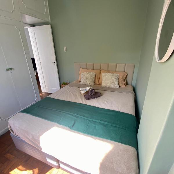 Quarto Charmoso em residência familiar a 1 quadra da praia