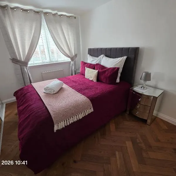 Modern Ground Level Flat: Clydebank şehrinde bir otel