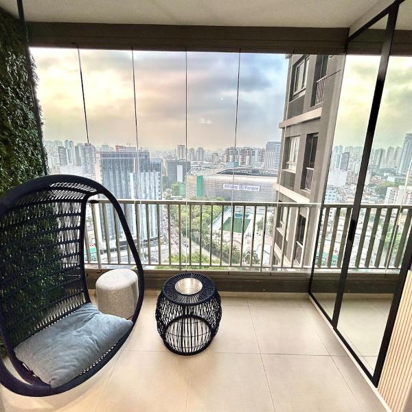 Studio Moderno a 200 m Allianz com Piscina, WIFI e Garagem