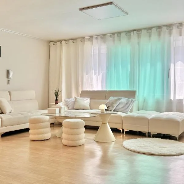 114m2, 2 minutes from Gangnamgu Office Station, Apgujeong, Cheongdam, Seolleung, COEX, Gangnam, 1 minutes from Convenience store, Parking, Luggage storage, Business trip, Beauty trip: Seul'da bir otel