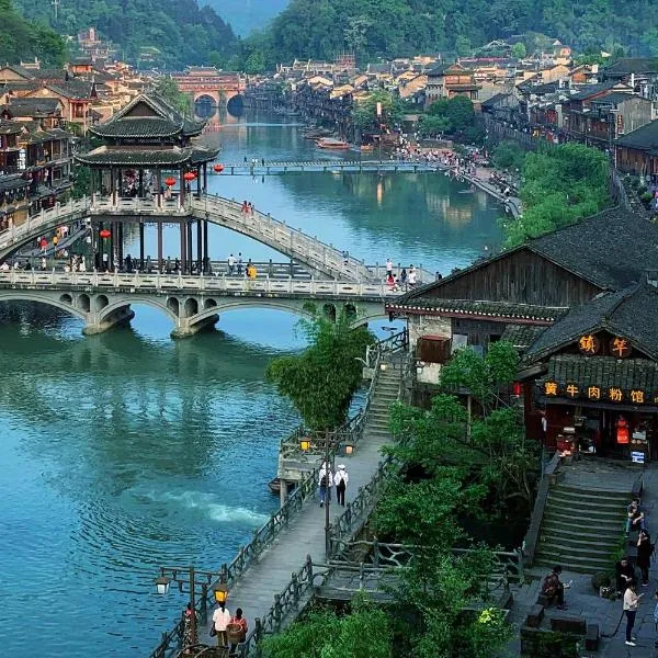 Phoenix Hall House Hotel, hotel a Fenghuang
