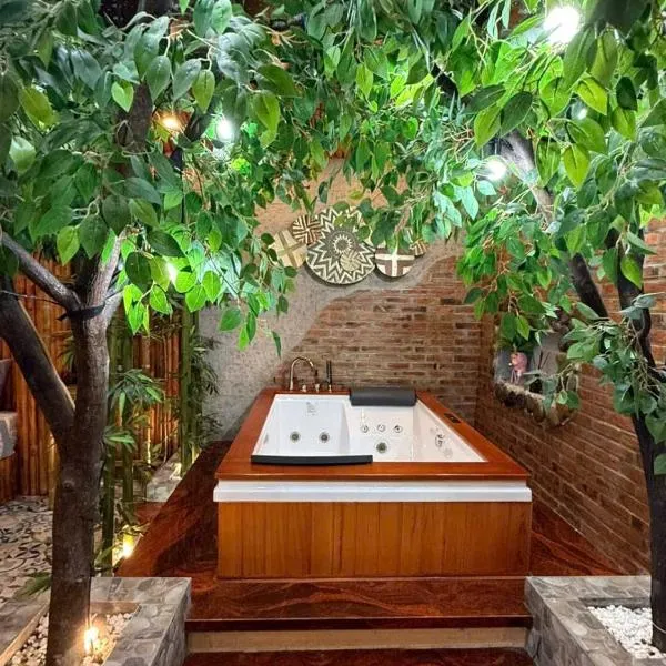 Athena Hotel Huế, hotel di Hue