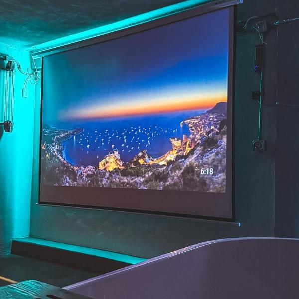 Hot tub 120 home theater smart toilet view - Foto 5