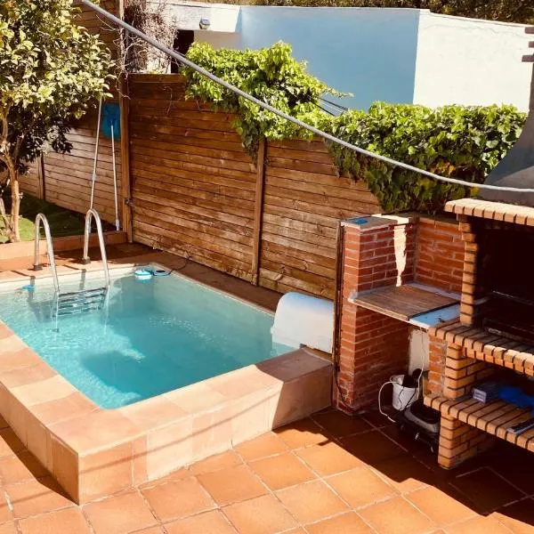 Nature Oasis near Barcelona with swimming pool Parties not allowed, хотел в Сант Кугат дел Вале