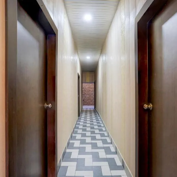 Hotel O Radha kunj By Namasya Retreat International, hotel sa Prayagraj
