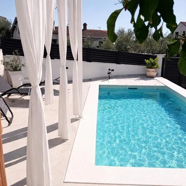 Villa Roko - Luxury Villa 60m from beach!, hotel a Ždrelac