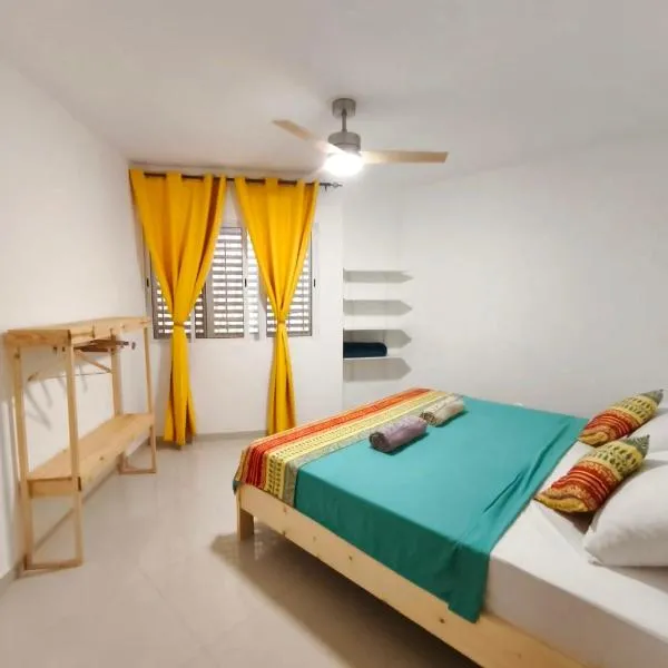 Casa Colibri - Confort et Authentique, à 300m de la plage !、ミンデロのホテル