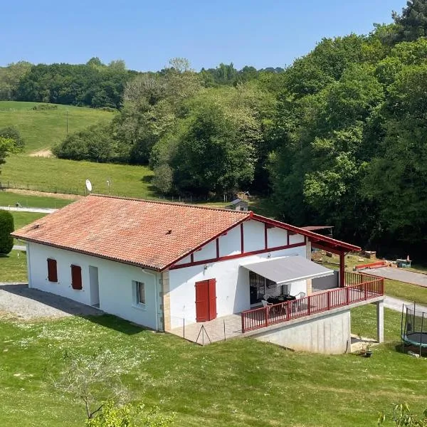 Charmante maison basque entre ville et campagne, hotel a Arcangues