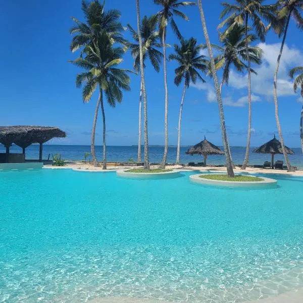 Antonio Beach Tree House Hotel & Spa - biggest swimming pool in East Africa, hotel en Uroa