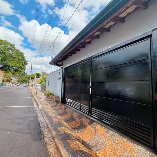 Casa Centro 20m Rio Ar e garagem, hotel a Brotas