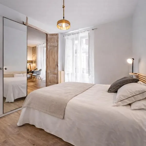CaLQuEROL Boutique centro suite lux 2-2, hotel di Puigcerdà