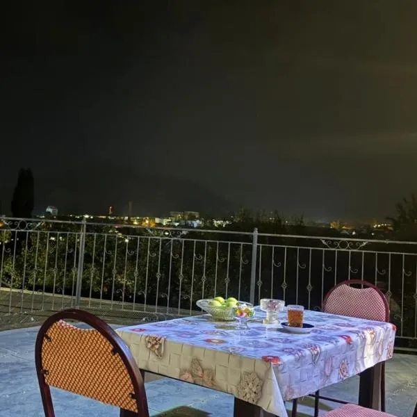 Sheki Ev Guest House, hotel u gradu Sheki