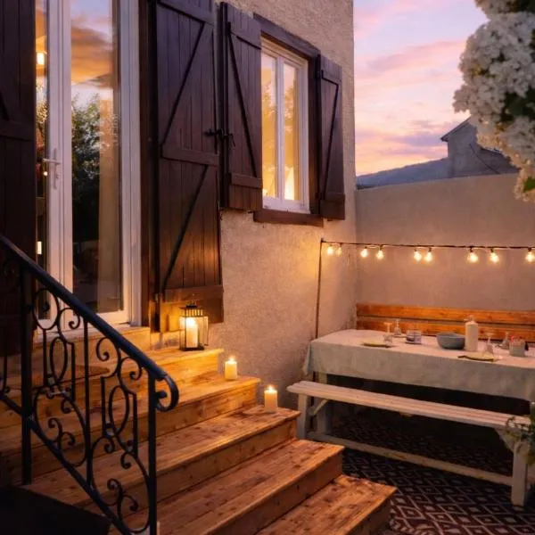 Superbe maison de ville 4 étoiles rénovée 4 chambres extérieur tout à pied, hotel din Monein