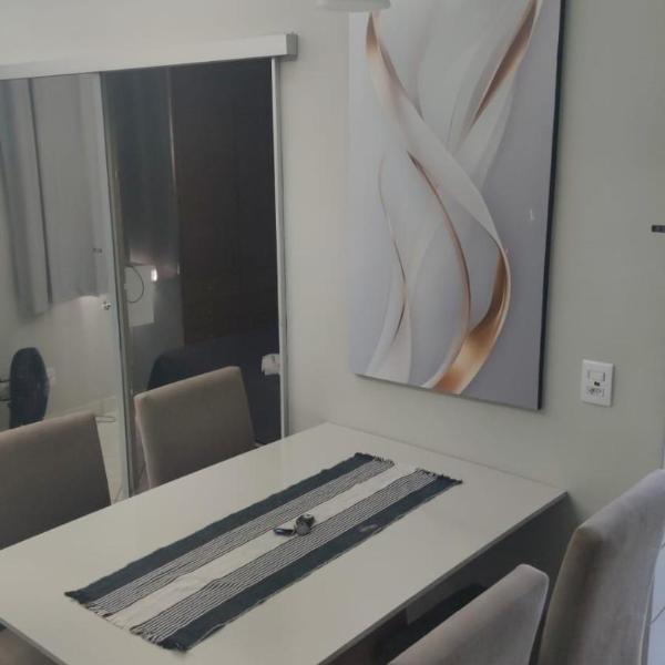Quarto sala moderno com garagem, Wi-Fi e ar