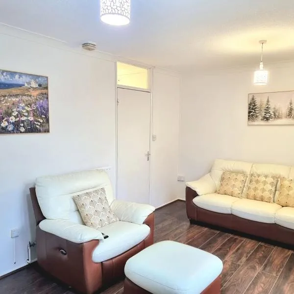 Newly Refurbished 3 Bedroom House, Sleeps 6, hotel v Birminghamu