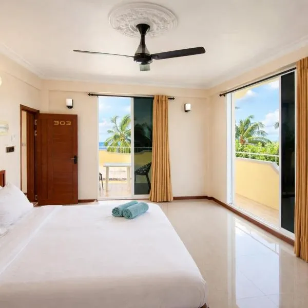 Noah Private Beach House, hotel a Himmafushi