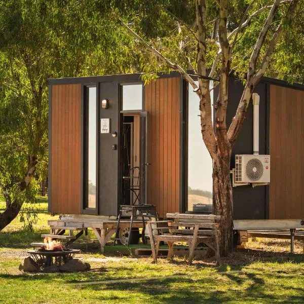 Wareek Retreat by Tiny Away, Hotel in Wareek