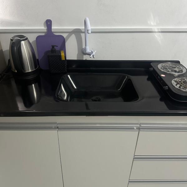 NOVO, Apto Completo com Cozinha, Banheiro privativo, Internet rápida e Estacionamento - Foto 4