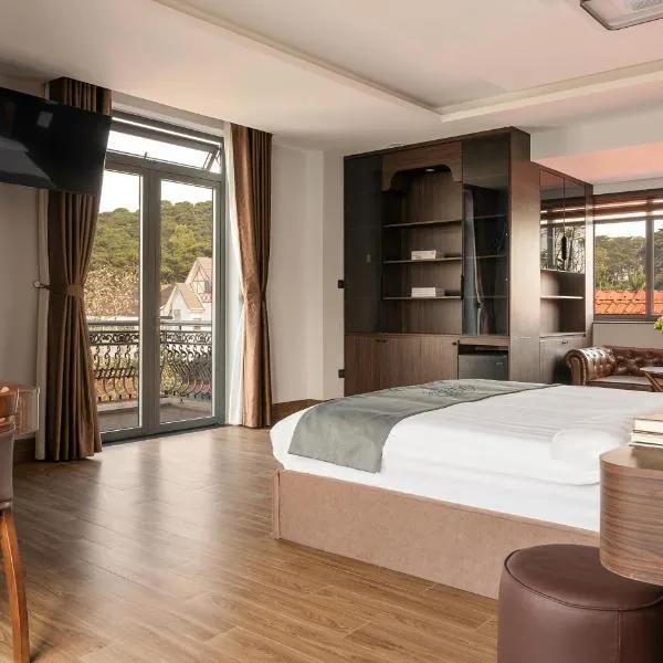 Khách sạn Brume Đà Lạt, готель у місті Далат