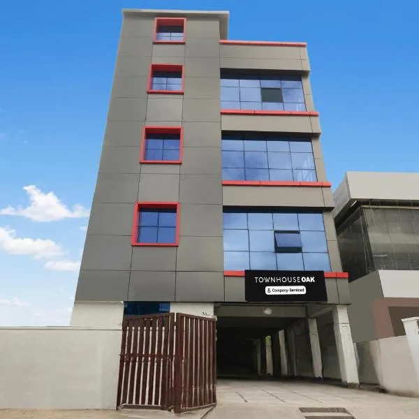 Super Townhouse Oak Kamineni Bus Stop, hotel a Surūrnagar