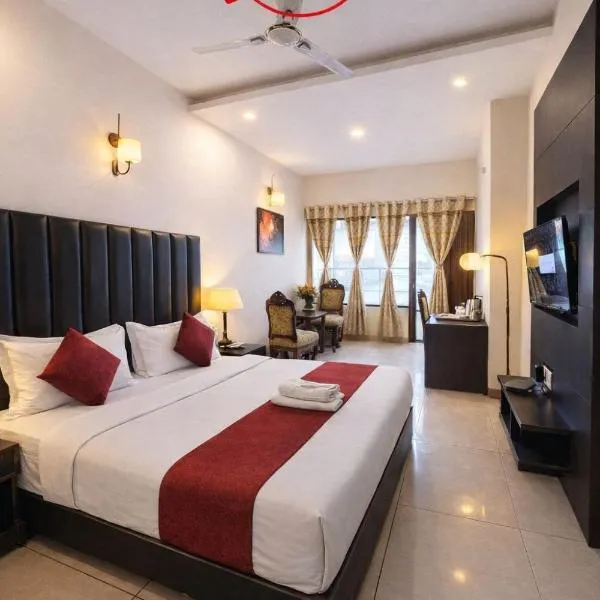 JB Residency Hotel & Banquets !! Top Rated Family Hotel in Chandigarh Tricity, hotel a Chandīgarh
