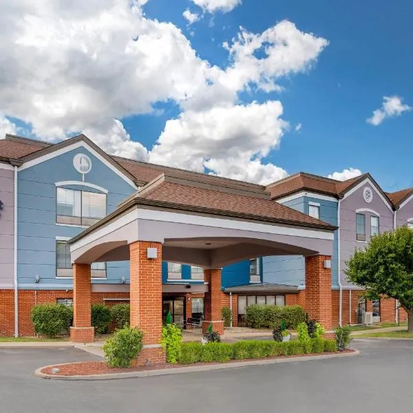 Comfort Inn & Suites Saint Louis Lafayette Square, hotell i Saint Louis