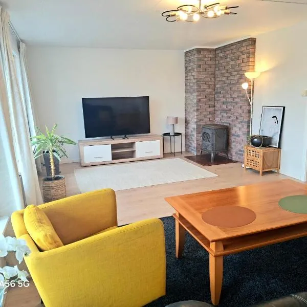 Stay Together in One Spacious 3 Storey Home Private Comfortable Ideal for Groups, khách sạn ở Kristiansand