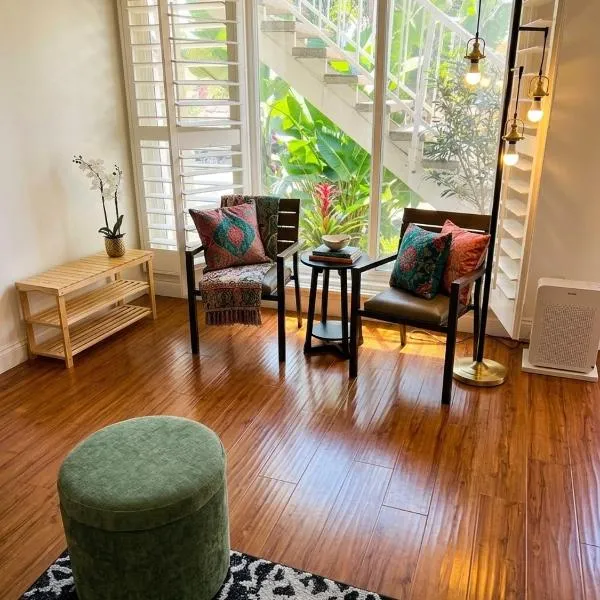 Walk to Dodger St Echo Park Modern 2BR with 1Gbps Fiber Parking, Hotel in Los Angeles