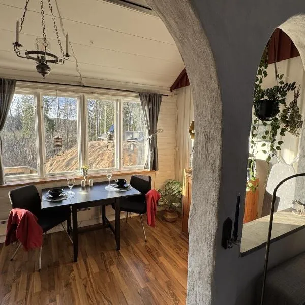 Rustic Haven Bed and Breakfast 2km from Klarälvsbanan and Swimming area, hotel in Munkfors