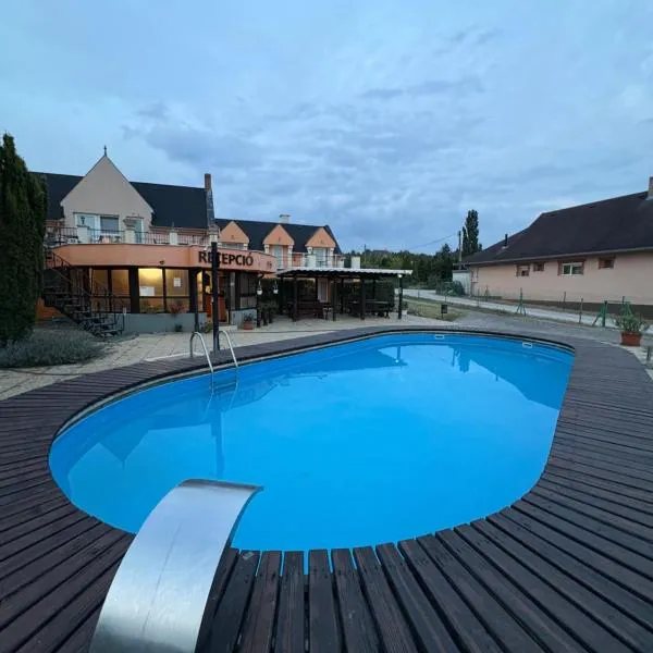 Naplemente Apartman, hotel in Cserszegtomaj