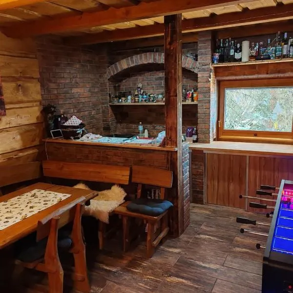 Chata na SAMOTE, hotel en Jedľové Kostoľany