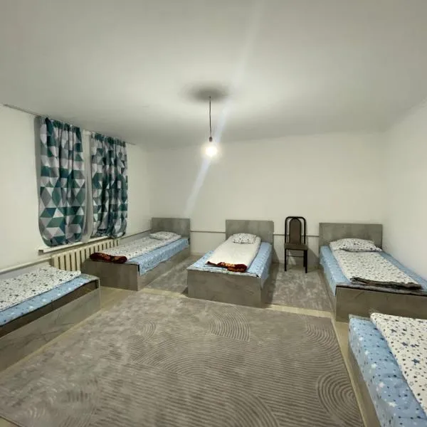 Жумгал гостевой дом, hotel v mestu Chayek