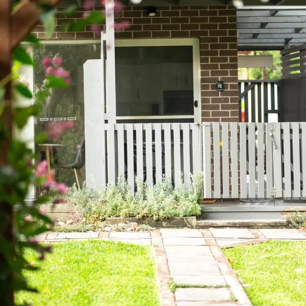 Minutes to Beach - Private Self-Contained Studio, hotel i Port Macquarie
