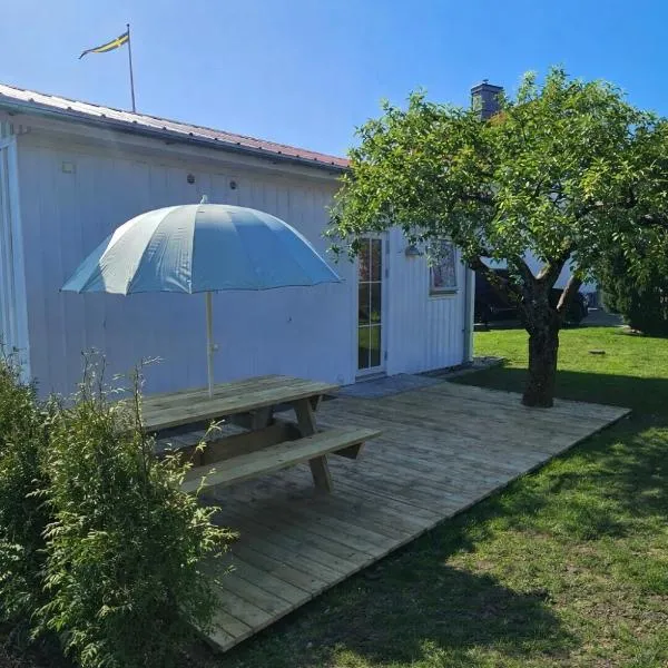 Litet hus nära centrum och tågstation, Hotel in Falkenberg