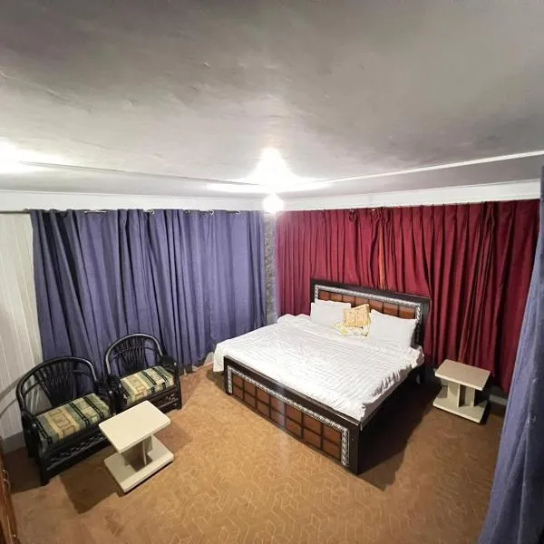 Kashmir Point Flats Near PIA Park - Mountainous View Murree, hotel in Murree