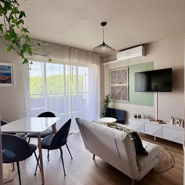 L'Azurée - Studio cosy - Proche plage, centre ville, Hippodrome, hotel in Cagnes-sur-Mer