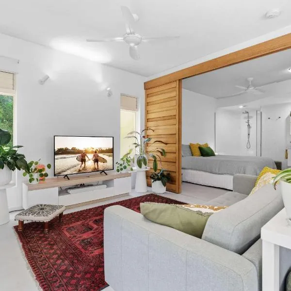Boutique Beach Studio - Bikes Bliss & Ocean Air, hotel in Casuarina