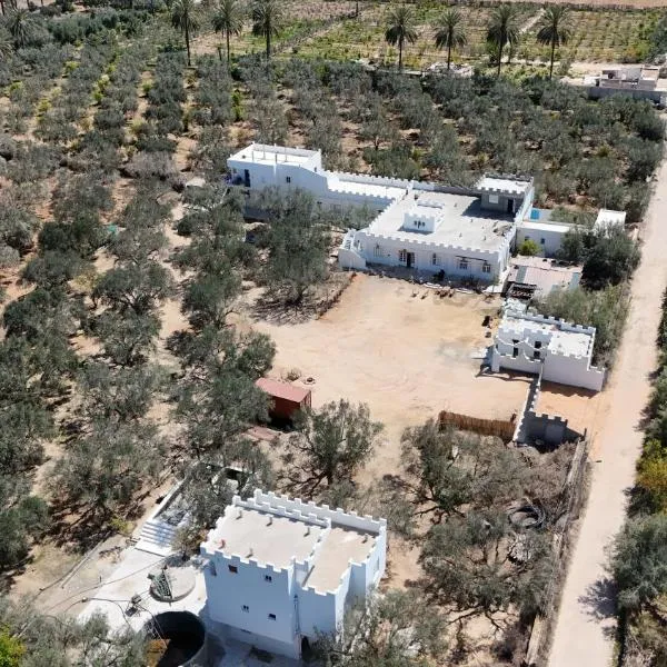 Zina Resort Guesthouse & Camping, hotel a Zurayq Barrānīyah