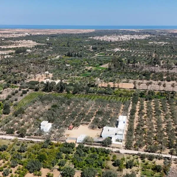 Zina Resort Guesthouse & Camping โรงแรมในZurayq Barrānīyah