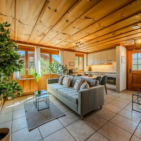 Alpine Hideaway near Brienz with Hot Tub & Parking, hotel em Kienholz