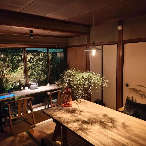 Walkable retro town , Supermarkets nearby,高野口ガッコーチカクのゲストハウス, hotel Hasimotóban