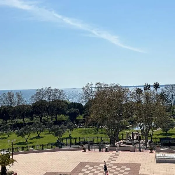 Antibes में, होटल Dream vacation Apartment - Sea view, Pool, Park, 2 Min Walk to Beach, Parking