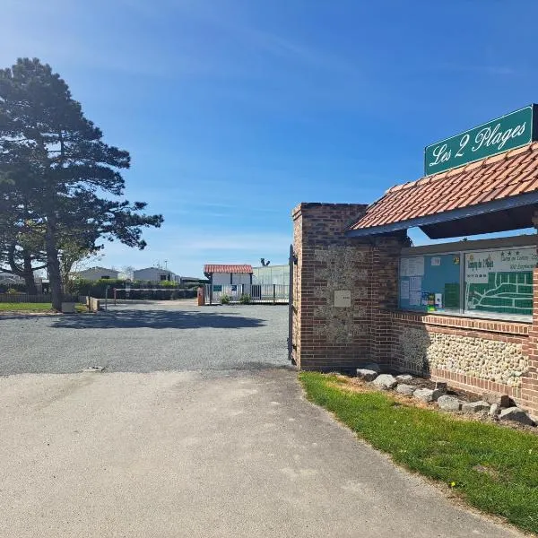 Camping Les 2 Plages, מלון בקאנד